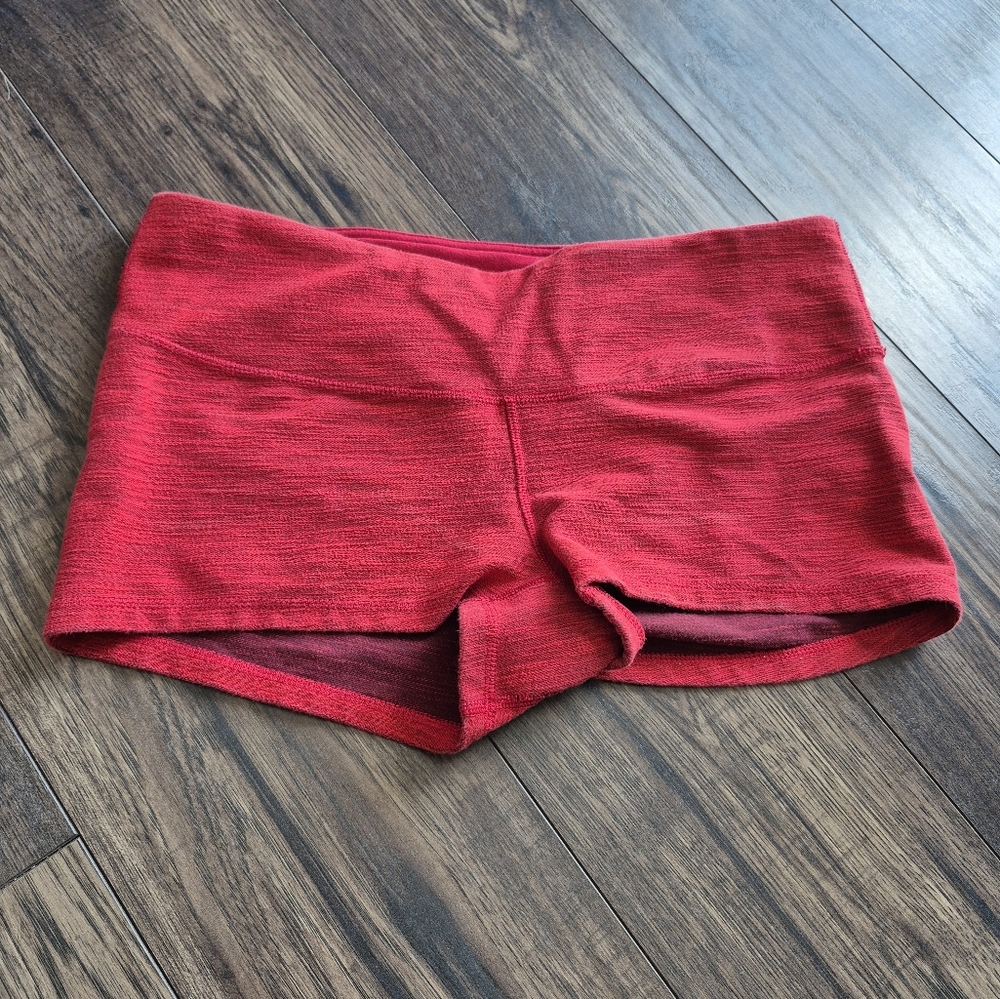 Lululemon red shorts stretch size 6 yoga pole dance fitness beach volleyball